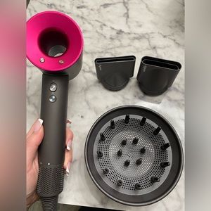 Dyson Supersonic Blowdryer - Gently used